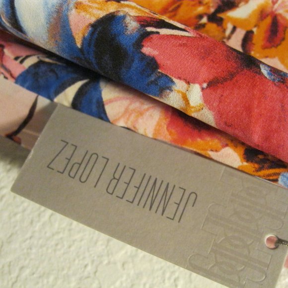 Jennifer Lopez  Top.  Size M.  New - Picture 2 of 16